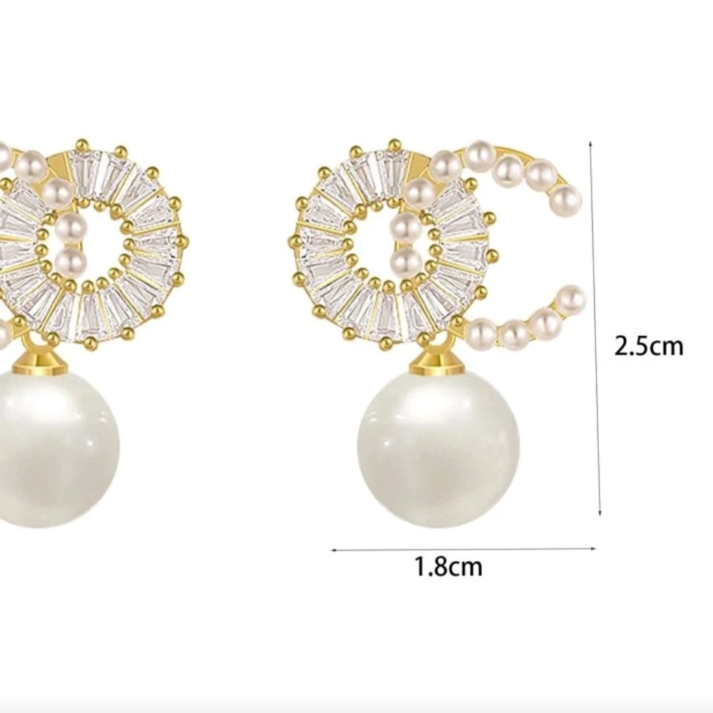 Elegant Gold and Pearl Earrings - Picture 4 of 5